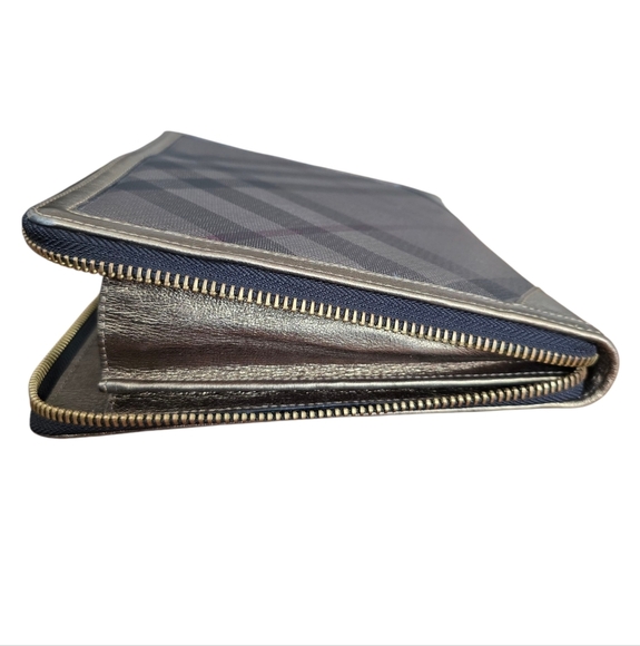 Burberry Meatllic Bronze Gold Check Iconic Tablet/Ipad Case Plaid - Picture 16 of 17